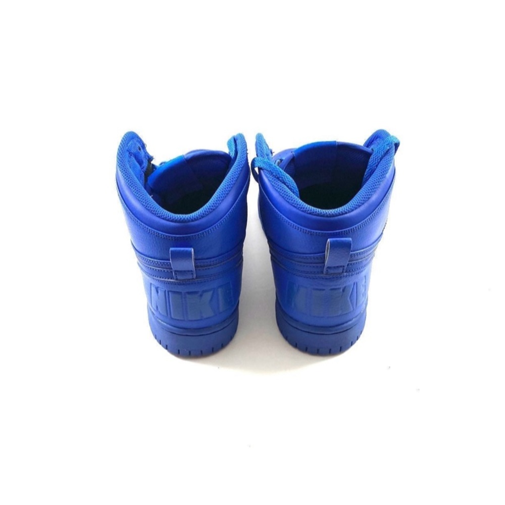 Cool blue. Very nice condition. Plenty of tread left on the sole.